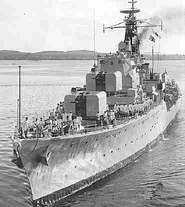 Daring class destroyer showing the cable deck with tall wooden jackstaff (which was unshipped for sea). The steel supporting tripod was struck down for gunnery shoots. (Photo: Warship World)