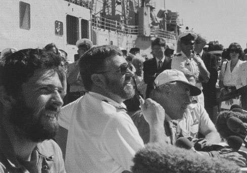 Dubois, Gates and Bullimore meet the press alongside HMAS Adelaide in Fremantle (Image:RAN)