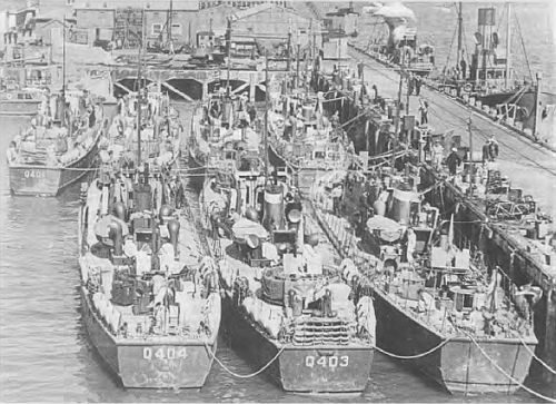 January 1944 - Fairmiles of 80th and 81st ML Flotillas R.N.Z.N. fitting out at Devonport (N.Z.) Naval Base prior to departure for Solomons. Copied from R.N.Z.N. Official photo.